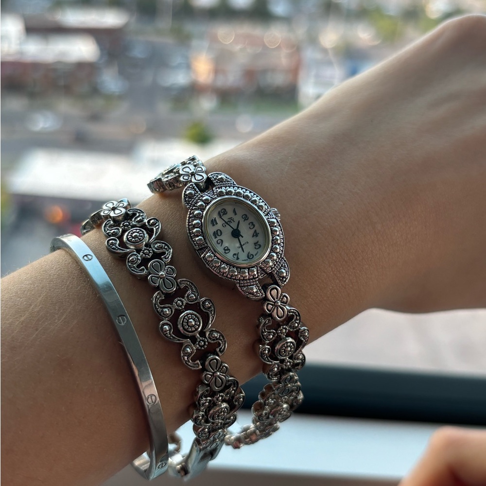 GVNY silver vintage watch and bracelet set.